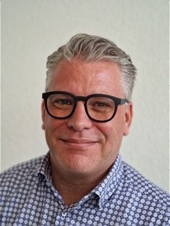  Oliver Binggeli 